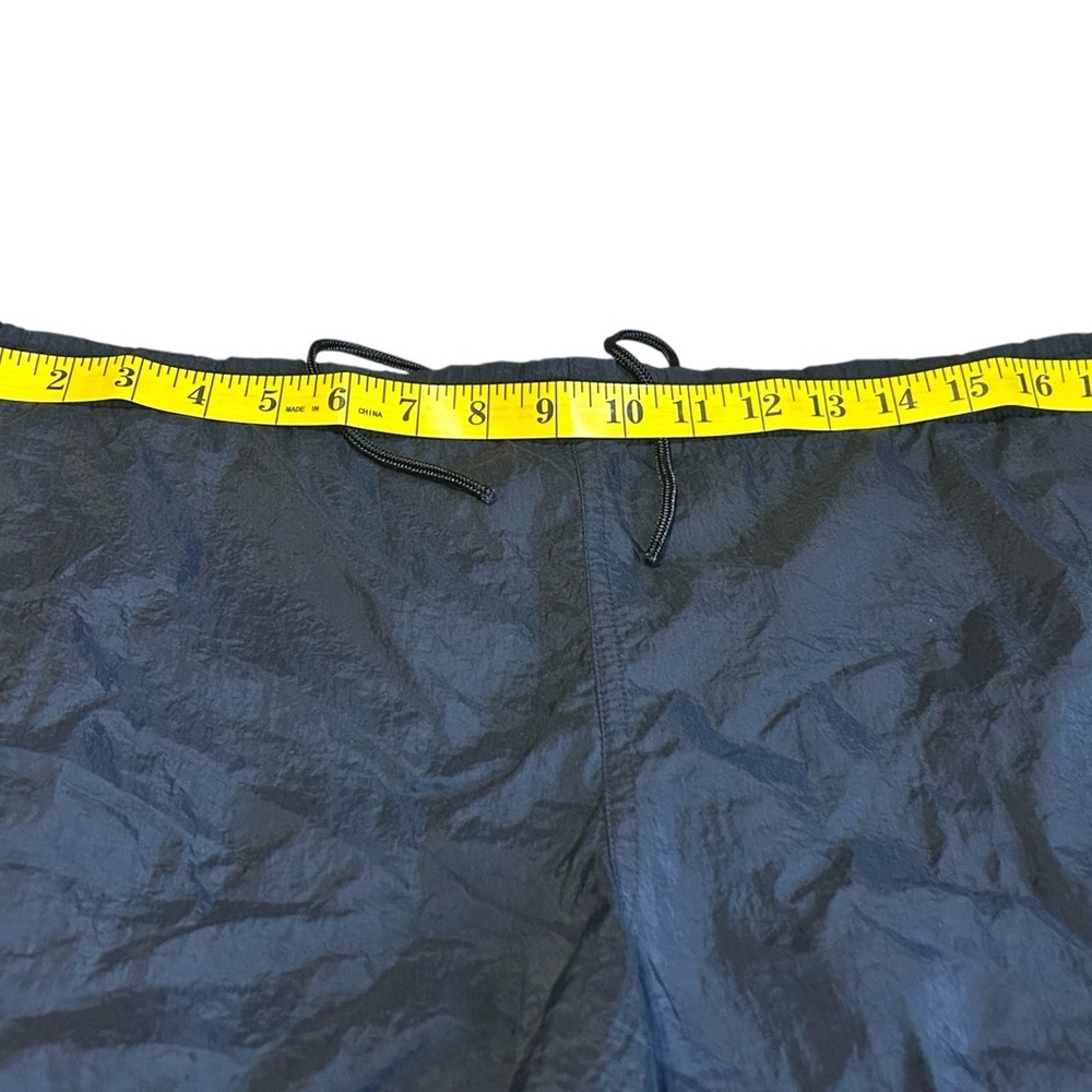 Vintage Columbia Black Nylon Shorts Womens M Y2K Hiking Outdoor Gorpcore - Picture 9 of 11